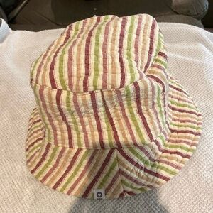 Reversible quilted bucket hat. L/XL​​​​​​​​